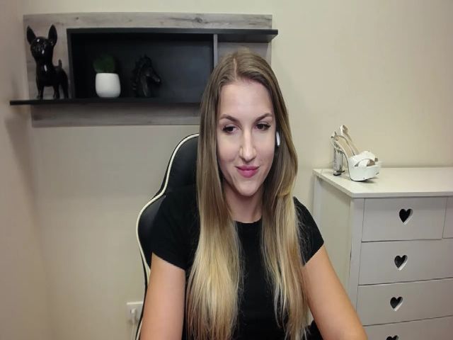 Live sex webcam photo for WILDemilly #257457822