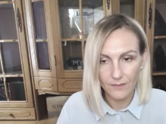 Live sex webcam photo for MiliEsiens #256236990
