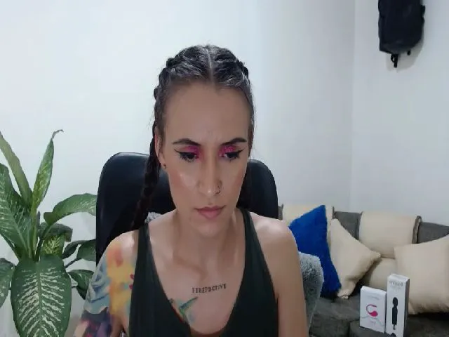 Live sex webcam photo for Avaa22_ #252689310
