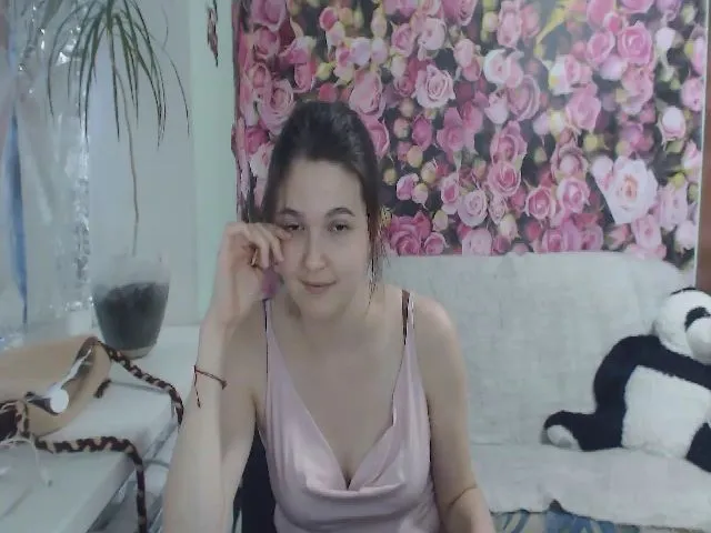 Live sex webcam photo for LiliBrendon #253129340