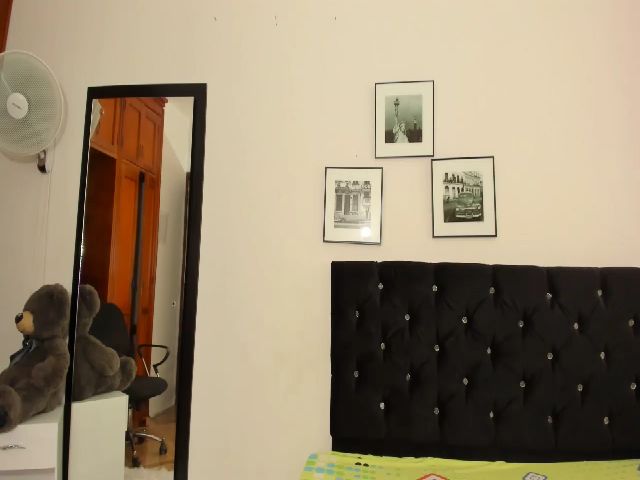 Live sex webcam photo for CHANEL_FOXY #257040328