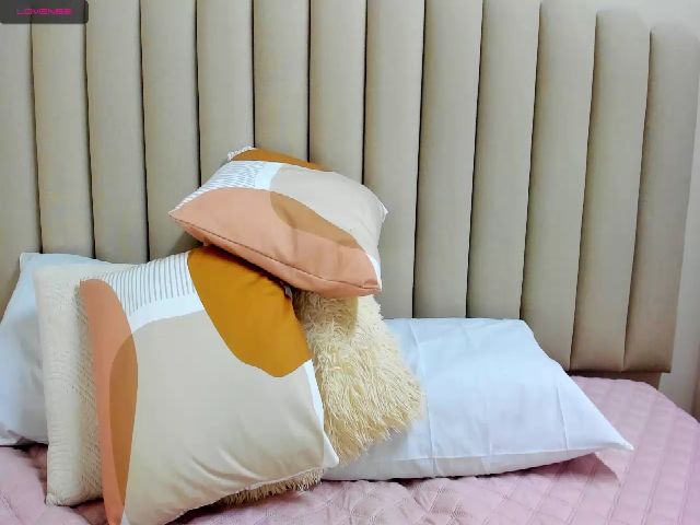 Live sex webcam photo for Lindsay_sexy #263956622