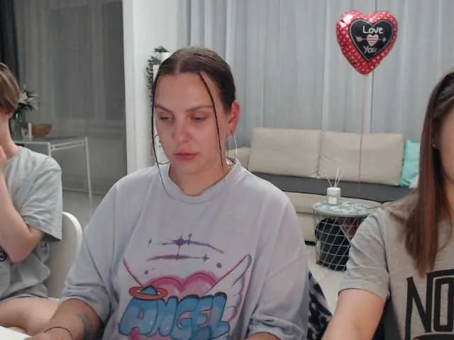 Live sex webcam photo for BugaGirls #241332318