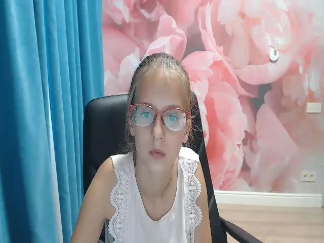 Live sex webcam photo for Alice_Adamsi #265522430