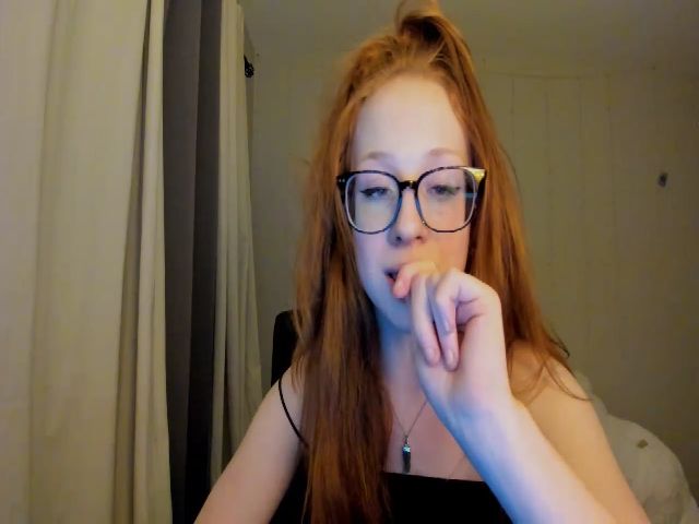 Live sex webcam photo for Haileystormxo #252379231