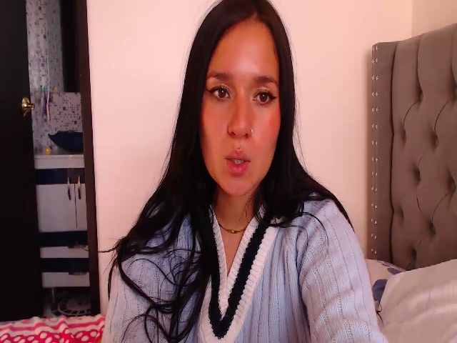 Live sex webcam photo for Angie_05 #254616841