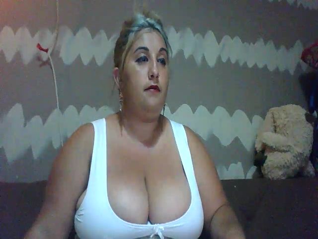 Live sex webcam photo for BigBreastsMia #259468974