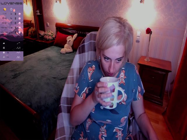 Live sex webcam photo for VictoriaJons5 #252454140