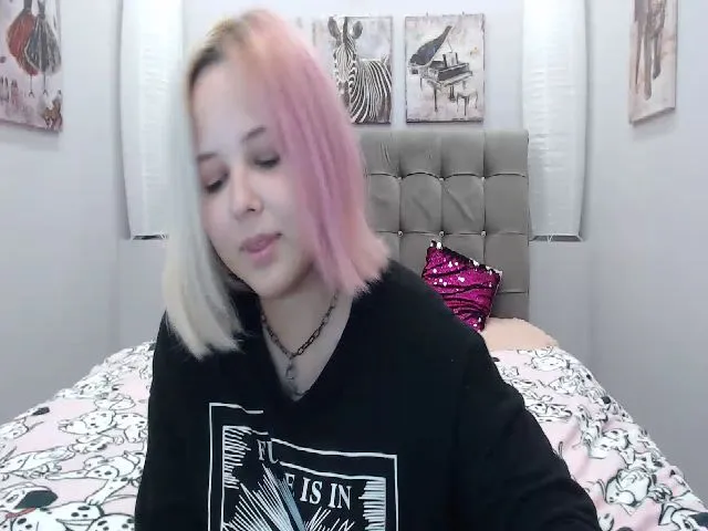 Live sex webcam photo for Helokit #254713980