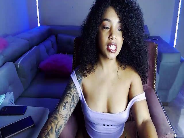 Live sex webcam photo for Ginadimples #255981365