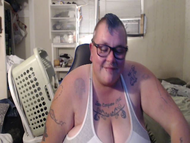 Live sex webcam photo for PunkChick420 #256242017