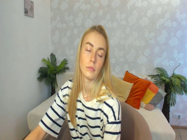 Live sex webcam photo for MissisRexa #252401909