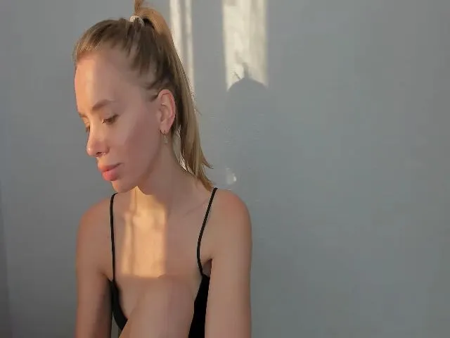 Live sex webcam photo for WowAlina_ #256981776