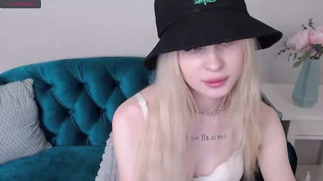 Live sex webcam photo for Little-doll #245072384