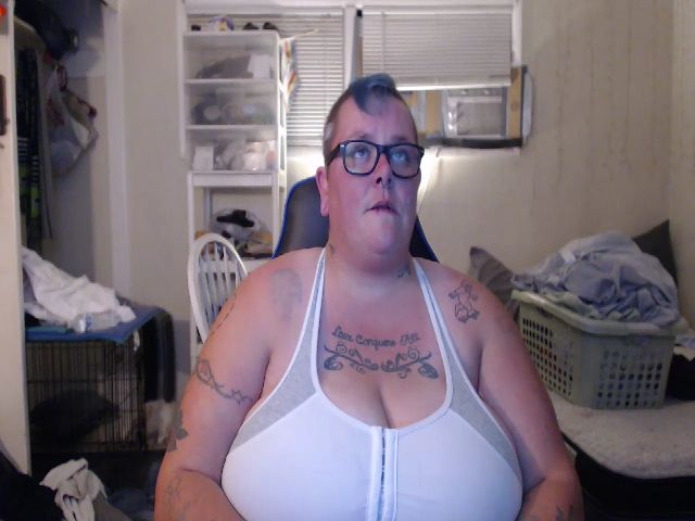 Live sex webcam photo for PunkChick420 #265382126