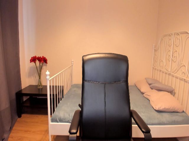 Live sex webcam photo for O1iv1a #257042002