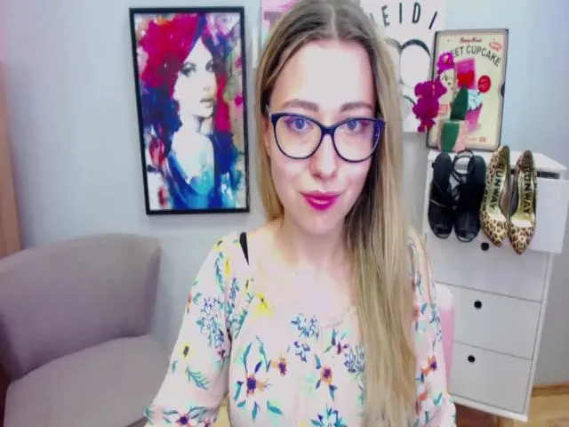 Live sex webcam photo for HeidiFLOWER #263641686