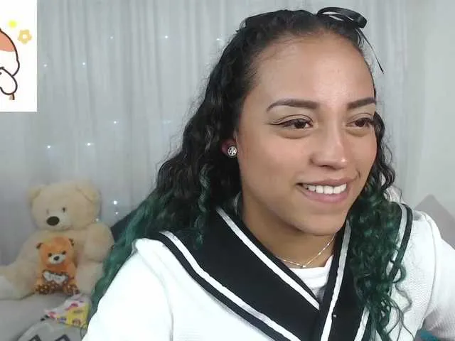 Live sex webcam photo for Angeluxxx #257877637