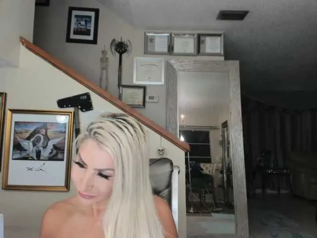 Live sex webcam photo for adrianna_fox #287953001