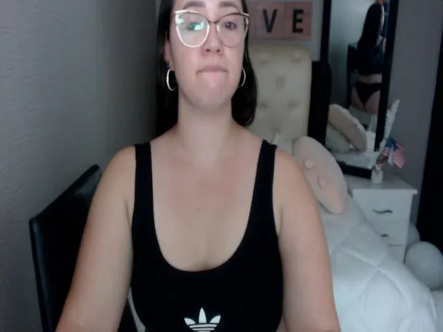 Live sex webcam photo for Pearlwhite0 #256324413