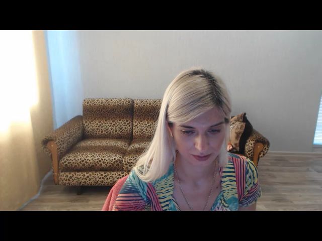 Live sex webcam photo for SexyBeatriice #256219634