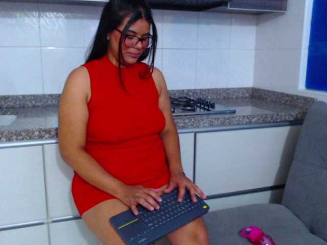 Live sex webcam photo for Ashly13- #261900226