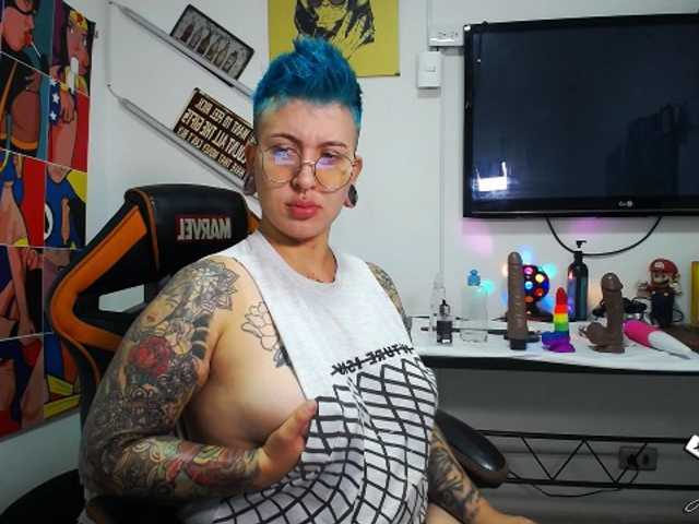 Live sex webcam photo for amy-ink #241325233