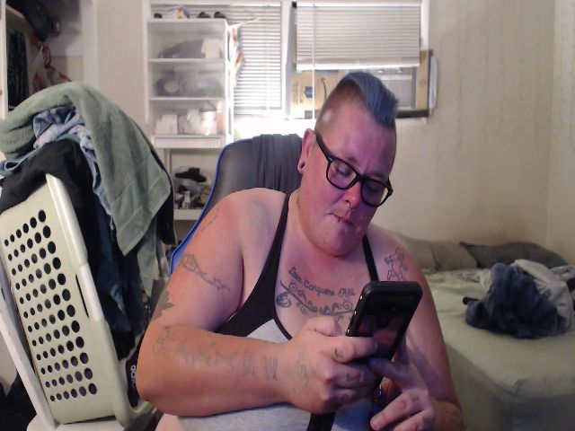 Live sex webcam photo for PunkChick420 #258525279