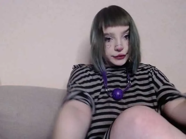 Live sex webcam photo for LittleDelora #249160708