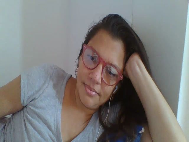 Live sex webcam photo for SweetLola01 #258671257