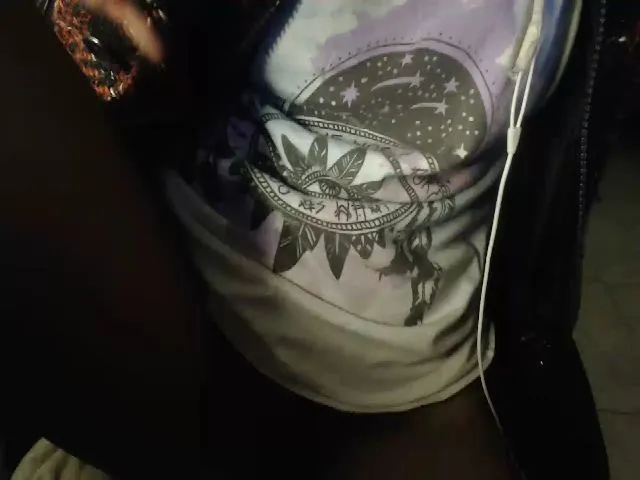 Live sex webcam photo for CHILENITAHOT #252392346