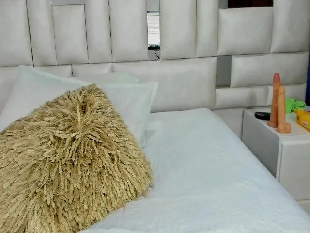 Live sex webcam photo for Scarlet_corte #261816128