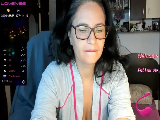 Live sex webcam photo for SquirtyAly69 #264079281