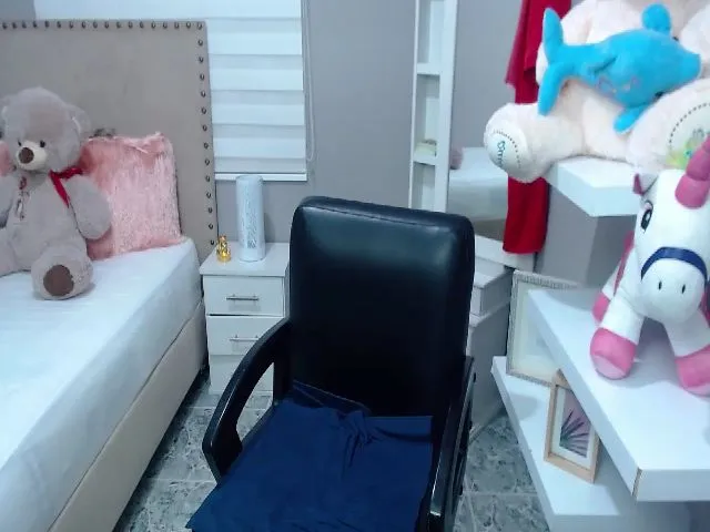 Live sex webcam photo for Emacollins #264063570