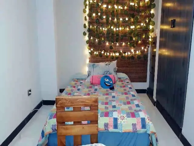 Live sex webcam photo for Luna__sparkly #261078585