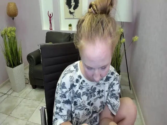 Live sex webcam photo for StunningKelly #262772621