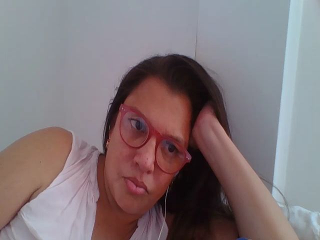 Live sex webcam photo for SweetLola01 #260861657