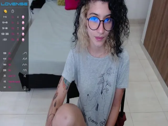 Live sex webcam photo for Myzore #265271600