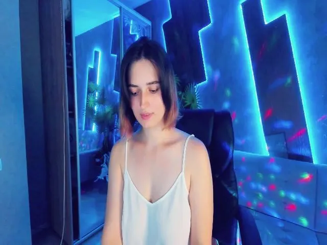 Live sex webcam photo for MileyDreams #256456763