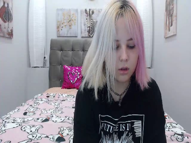 Live sex webcam photo for Helokit #254380204