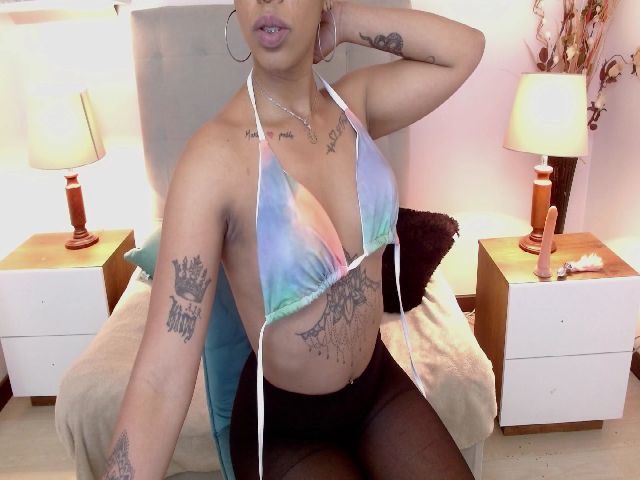 Live sex webcam photo for Sexi_Ebony #265527247