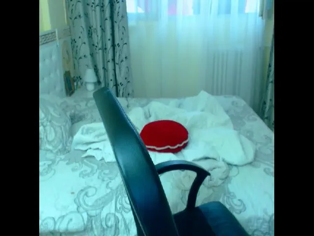 Live sex webcam photo for SonyaHotMilf #252867387