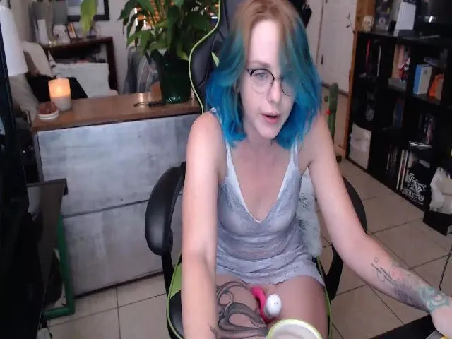 Live sex webcam photo for KinzySuicide #263247443