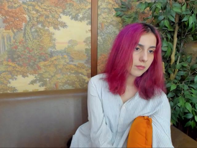 Live sex webcam photo for SarahBanks #257851841