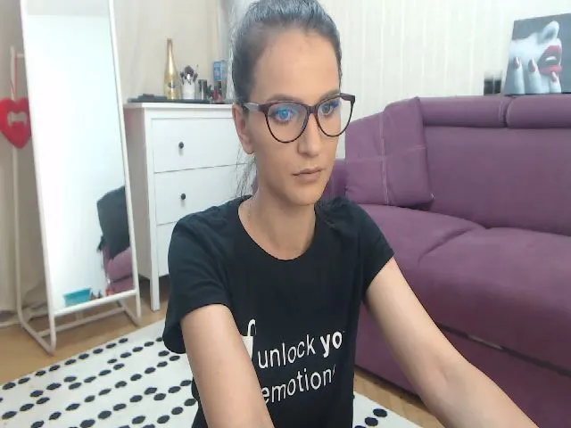 Live sex webcam photo for MiningBee #254278554