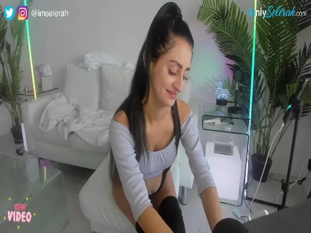 Live sex webcam photo for Selerah #261533320