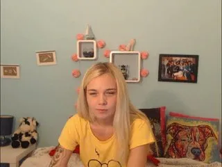 Live sex webcam photo for AnnaHappy18 #240659571