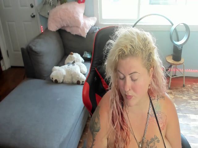 Live sex webcam photo for Janrubygirl #258812718