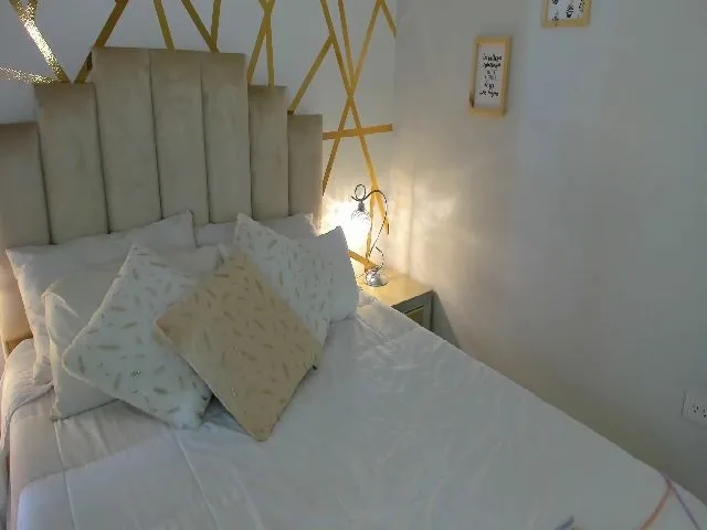 Live sex webcam photo for Candy_teen_ #255535547
