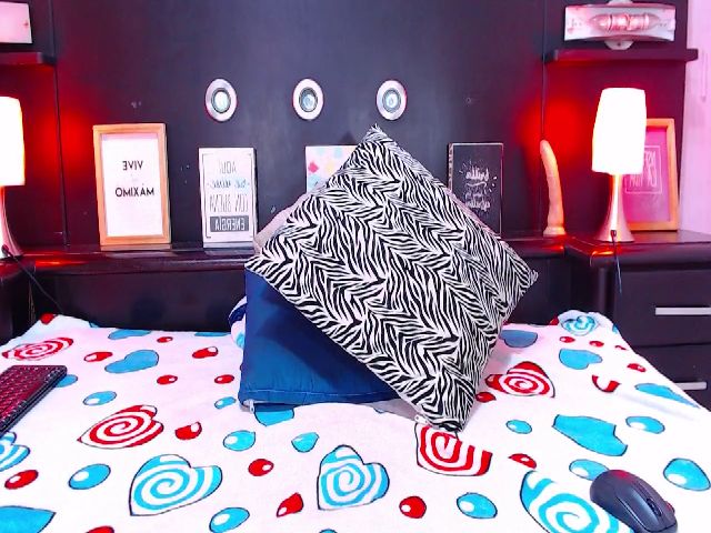 Live sex webcam photo for CandyShoww #262690974